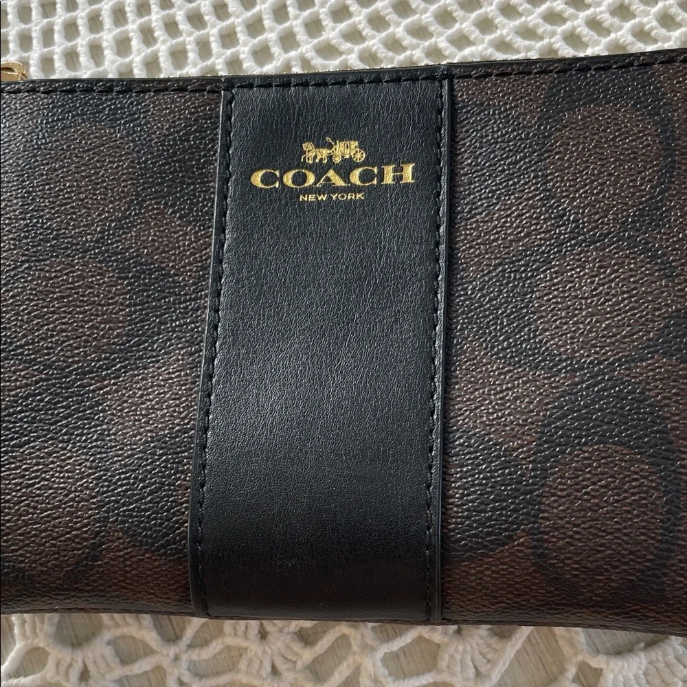 Coach Signature Black and Brown Wristlet (pre-owned, like new) - Picture 3 of 10